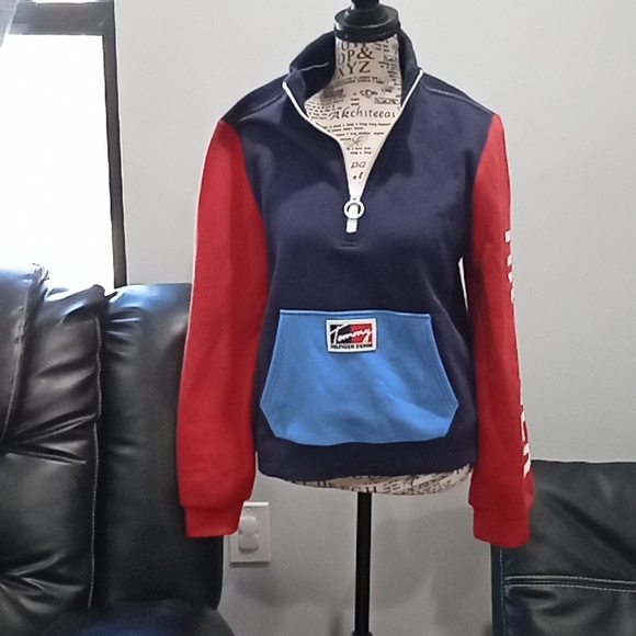 Tommy Hilfiger Tops - 😍Women Tommy Hilfiger half zip sweatshirt😍
